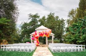 How to throw the ultimate backyard party with things you already have. 10 Tips To Throw Your Dream Backyard Wedding Green Wedding Shoes