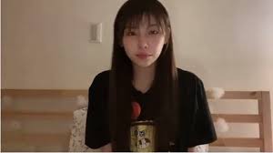 熟悉畫面是你蒙上我的雙眼 溫柔分享些日常迴盪在耳邊 靜靜的聽 你坦蕩的心情 儘管緊握依然流失逐漸改變 情感總給予傷痕結局的預言 若是放棄 失. 4tea9f8tfppbsm