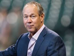 Nice play! Astros owner Jim Crane snares foul ball, gives it to Rangers fan 