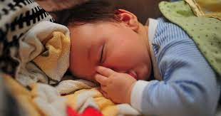 bebekler neden elini parmaklarini emer zararlari nelerdir