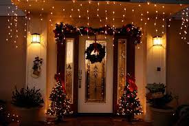 Brilliant 15 Best Incredible Apartment Decorating Ideas For Christmas Celebration Https Beautiful Christmas Decorations Christmas Front Doors Christmas Lights