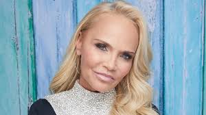Kristin Chenoweth Mourns the Death of Her Biological Mother Lynn: 'I Will  Miss Her Until the End of My Days'