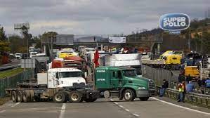 Un grupo de transportistas independientes realizó cinco días de paro y los cortes se hicieron sentir en el sector de los puertos. Chile Convocan A Repudiar El Paro De Los Camioneros Derechistas Y Racistas Frenar La Ofensiva Represiva De Pinera Resumen Latinoamericano