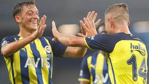 Fenerbahçe'nin geçtiğimiz sezon devre arasında arsenal'den kadrosuna kattığı mesut özil, fransız basınına röportaj verdi. Fenerbahce 1 1 Dinamo Kiev Hazirlik Maci Ozeti Son Haber