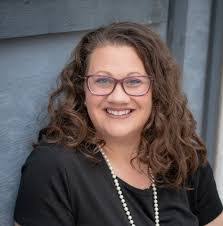 Amanda Deford's Instagram, Twitter & Facebook