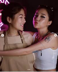 Ngoài linh ngọc đàm, misthy có hình xăm của riêng mình, thì trong làng game việt cũng có một nữ streamer nổi tiếng khác sở hữu rất nhiều hình xăm trên cơ thể. Linh Ngá»c Ä'am Khoe Hinh XÄƒm Má»›i Dan Tinh Thi Nhau Ä'á»c Vá»‹ Y NghÄ©a áº©n Giáº¥u Phia Sau