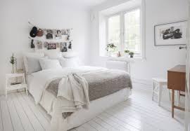 A few simple touches, a few new bedding additions and a glam tree make our bedroom a glam winter wonderland! Hausratversicherungkosten Cool White Bedrooms Tumblr With Images In Collection 5623