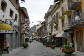 Medical facilities in saint vincent and the grenadines do not meet u.s. Datei Saint Vincent Hauptstrasse Jpg Alemannische Wikipedia