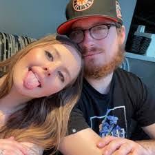 Stephanie Heacock's Instagram, Twitter & Facebook