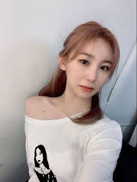 Pin By Blacktwice On Izone In 2021 Kpop Girls Chaeyeon Women