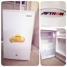 للبيع ثلاجة صغيرة بحالة ممتازة السعر 25 Bd Tel 33770050 Top Freezer Refrigerator Kitchen Appliances Kitchen
