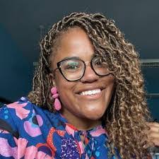 Crystal Hoey's Instagram, Twitter & Facebook