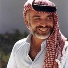 نحبهُ كما تحبُ الزهرةُ الندى🤍, والنغمةُ المدى💐, والنهرُ ماءهُ تعودا 🤍,  نحبهُ....نحبهُ 💐, رحم الله الحسين الباني 🙏, وأدام لنا جلالة الملك عبدالله  الثاني بن الحسين 🙏❤️