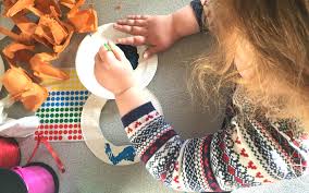 Liebevoll in handarbeit gestaltete geschenke sind zu weihnachten immer auch einige der ausgangsmaterialien (wie zum beispiel tannenzapfen) können schon im herbst gesammelt werden und den kindern macht das. Weihnachtsgeschenke Mit Kindern Selber Machen Veganblatt