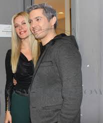 Η αριελ κωνσταντινίδη μιλάει για πρώτη φορά για τη σεξουαλική παρενόχληση που δέχτηκε στο θέατρο ενώ ήταν μόλις 9 ετών. Poioys Eidame Sthn Annie Cosmopoliti Com Xristina Polith