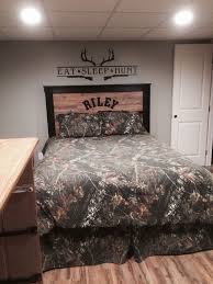 Pin By Sue Feldhege On Hunting Theme Bedroom Hunting Decor Bedroom Boys Hunting Bedroom Boys Hunting Room