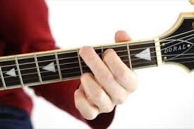 Pubblicato nel 1984, è l'undicesimo album d'inediti del cantautore italiano fabrizio de andré. Accordo Sol G Accordi Chitarra