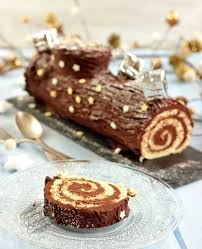 Buche De Noel Roulee Traditionnelle Au Chocolat Facile Et Rapide Recette Dessert Noel Dessert Noel Facile Buche De Noel Roulee