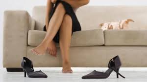 L Astuce Pour Assouplir Et Elargir Vos Chaussures En Cuir Agrandir Des Chaussures Chaussure Cuir Elargir Chaussures