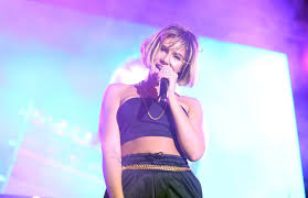 Έβαψε ροζ τα μαλλιά της. Elena Tsagkrinoy To Pop Idol Ths Elladas Poy Se Anebazei Eidhseis Pagenews Gr