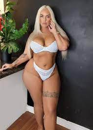 ShoppingbagSara - Free pics, galleries & more at Babepedia