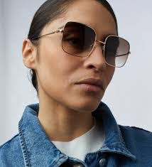 Billie Glass's Instagram, Twitter & Facebook