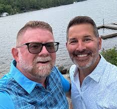 Amanda Furlong's Instagram, Twitter & Facebook