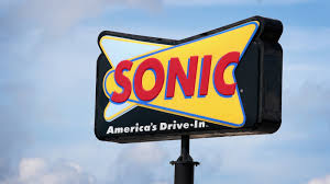 They serve burgers, pizza, sandwiches, salads, flatbreads, and other related items. Sonic Is Struggling To Stay In Business Here S Why