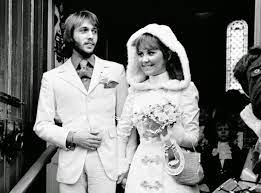 Bee Gees Fan Fever 1969 Lulu Ties Knot With Bee Gee