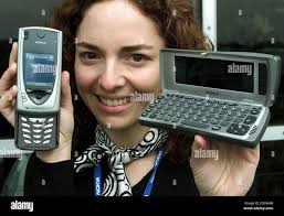 Ein Modell zeigt die neueste Nokia 7650 ...