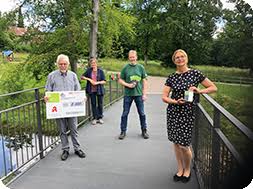 Angelegt wurde der botanische garten bielefeld im jahr 1912. Apothekerkammer Westfalen Lippe Presse Bielefelder Apothekerschaft Unterstutzt Freunde Des Botanischen Gartens Gemeinsame Spendenaktion Fur Den Neubau Eines Apothekergartens
