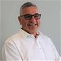 Robert Benefield's Instagram, Twitter & Facebook