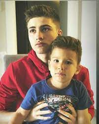 Cine este sotia lui adrian mutu? Pensia Alimentara Platita De Adrian Mutu Copiilor Qbebe Ro Mario Fiul Cel Mare Are 18 Ani