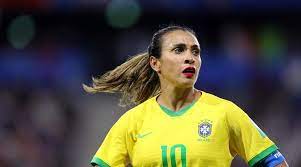 A jogadora marta vem recusando patrocinadores esportivos há alguns anos, por entender que os valores oferecidos para homens e mulheres são desproporcionais. Marta Jogadora A Inspiracao Do Futebol Feminino