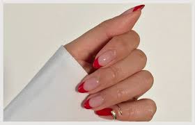 As unhas francesinhas coloridas destacam suas mãos e com o vastos tons de esmaltes de para você brincar muito, deixando suas unhas maravilhosas e você deve ousar colorir, brincar com as cores. Unhas Francesinhas Diferentonas Para Se Inspirar E A Historia De Como Tudo Comecou Dia De Beaute