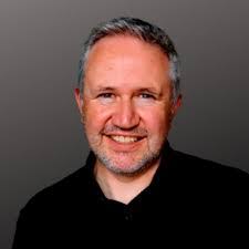 Lisa Mannix's Instagram, Twitter & Facebook