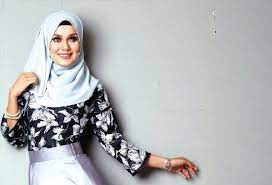 Uqasha senrose bangga lepas buka tudung pengikut semakin bertambah diinstagram. Uqasha Senrose Tidak Mahu Komen Isu Buka Tudung Dan Berpeluk