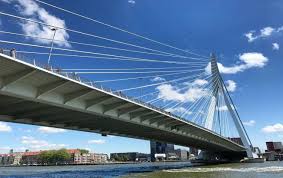 Das thema dieses fotos ist oma, rem koolhaas, rotterdam. Erasmusbrug In Rotterdam Erkunden Sie Die Brucke Und Die Umgebung Holland Com