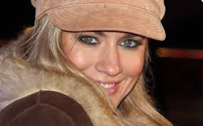 Carrie Flack's Instagram, Twitter & Facebook