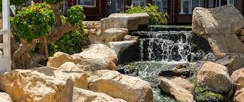 Falls nicht, muss ein kleiner hügel aufgeschüttet oder ein mäuerchen errichtet werden. Bachlauf Im Garten Anlegen Selber Bauen Anleitung Mit Teich Co
