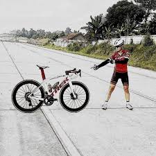 Maybe you would like to learn more about one of these? Trek Bicycle Indonesia Happy Friday Let S Ride Ride Bikes Have Fun Feel Good Super Cool Of The Madone Slr Disc From Our Friend Pak Iwan Facebook
