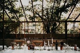 C'est dans un cadre exceptionnel, à. Organiser Son Mariage Dans Son Jardin Ou Dans Un Lieu Atypique La Mariee Aux Pieds Nus