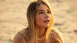 Sarah Cameron's Instagram, Twitter & Facebook