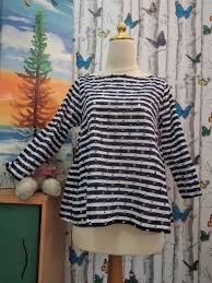 Assalamu'alaikum wrwb batik lovers, batik pede hadir lagi nih menawarkan model terbaru nya, yaitu blouse batik kantor berbahan katun halus dengan motif simple & elegan. Baju Kaos Blouse Wanita Motif Garis Hitam Putih Tangan Panjang Fesyen Wanita Pakaian Wanita Atasan Di Carousell