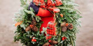 Christmas wreaths, no matter outside or inside you hang them, create a special atmosphere. 15 Beautiful Christmas Wreaths 2020 Pretty Holiday Wreaths
