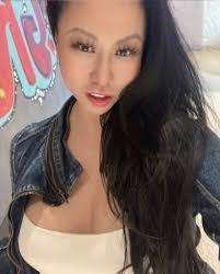 Serena Webster's Instagram, Twitter & Facebook