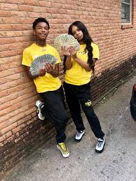Black And Yellow Outfits For Couples Pin By Penaruba On Always Us Black Relationship Goals Cute Couple Outfits Couple Outfits