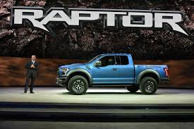 Added red tow hook covers to my 19 (self.f150). Ford F150 Raptor Premiere In Detroit Praktiker Mit 500 Ps