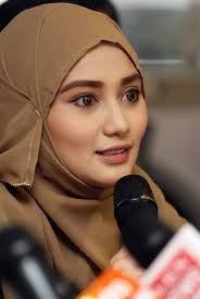 Ternyata perkara tersebut mengundang rasa gembira buat peminat dan pastinya ada pasangan yang. Aeril Zafrel Wawa Zainal Mengaku Nikah Dua Kali