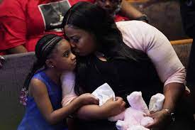 George floyd's daughter gianna floyd has been told her daddy changed the world but still does not know he is thought to have been killed by police officers. Tsu Announces Full Scholarship For George Floyd S Daughter Gianna